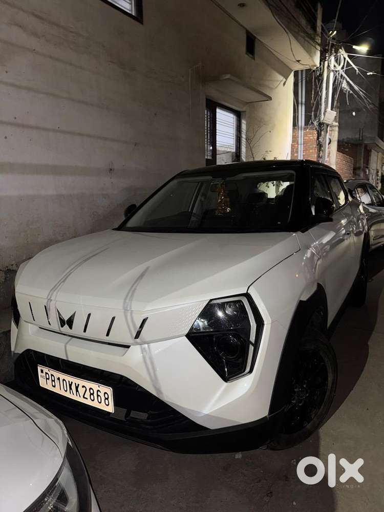 Mahindra Xuv 3xo 2025 Petrol Well Maintained