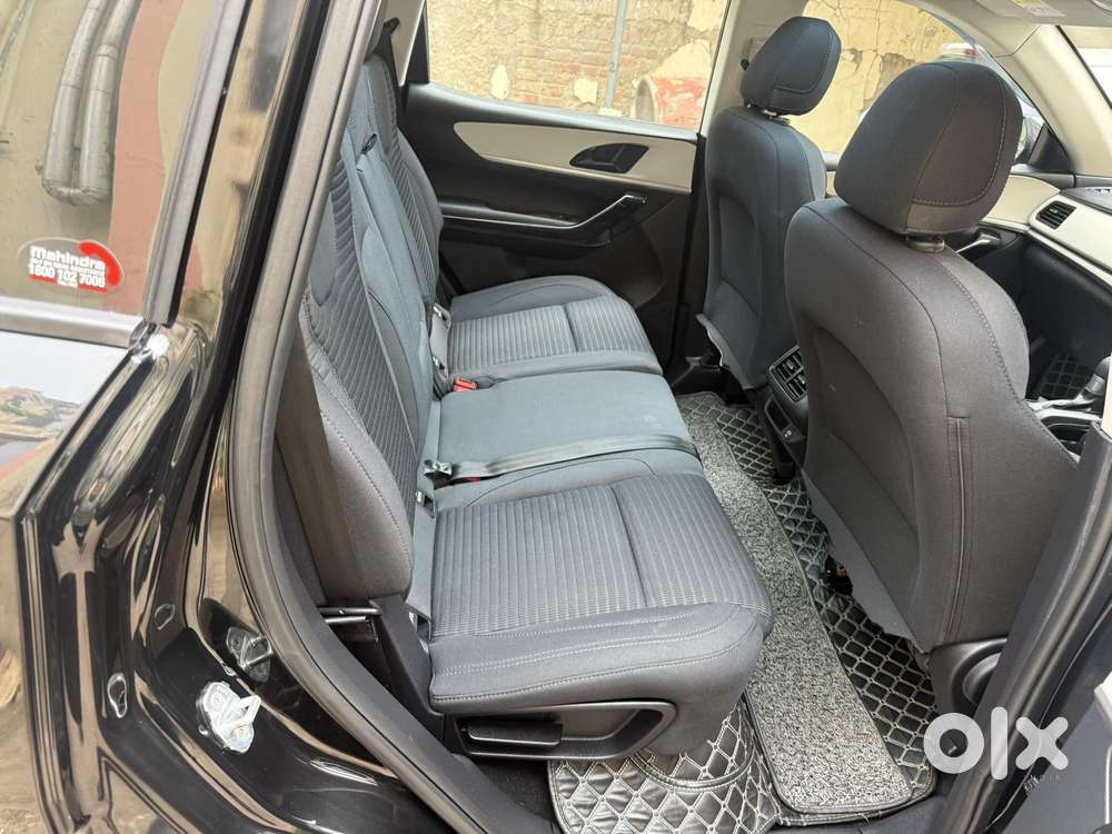 Mahindra Xuv700 2.0 Ax 5 Petrol At Str, 2025, Petrol