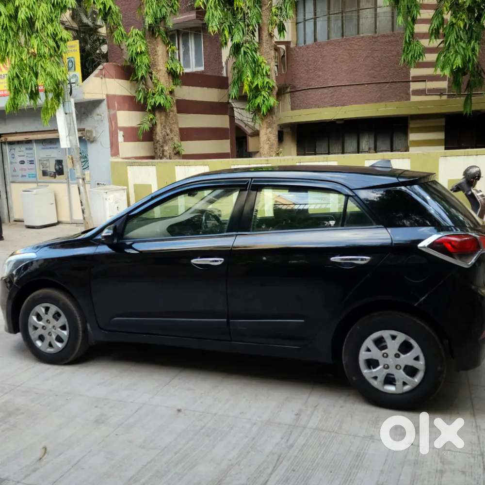 Hyundai I20 Sportz Black Color Diesel In Good Condition