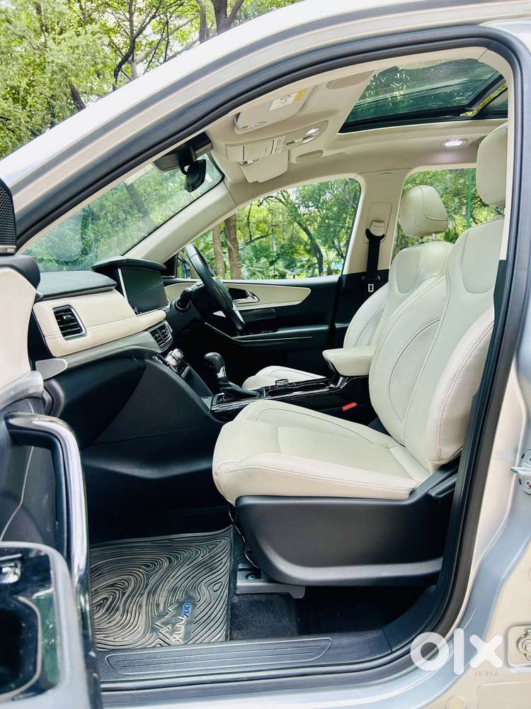 Mahindra Xuv700 2.0 Ax 7 Petrol At Luxury Pack Str, 2021, Petrol
