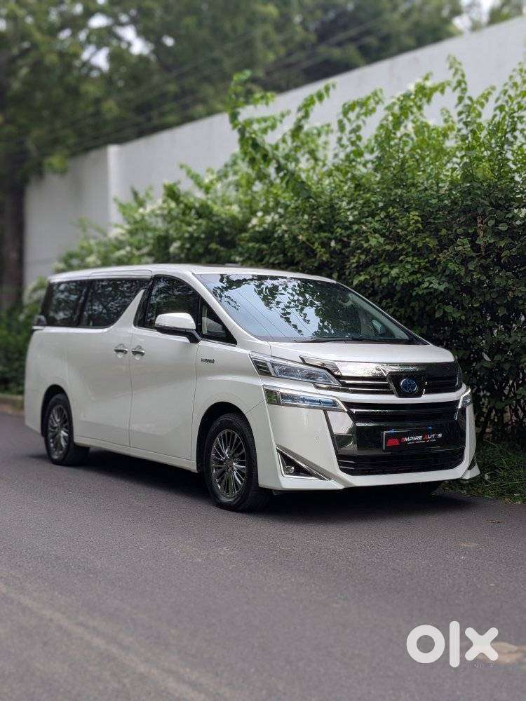 Toyota Vellfire 2.5 Executive Lounge, 2023, Petrol