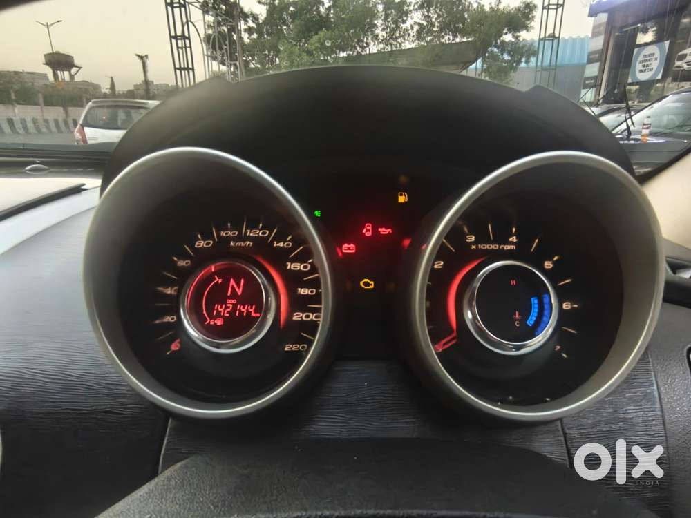 Mahindra Xuv500 W8, 2015