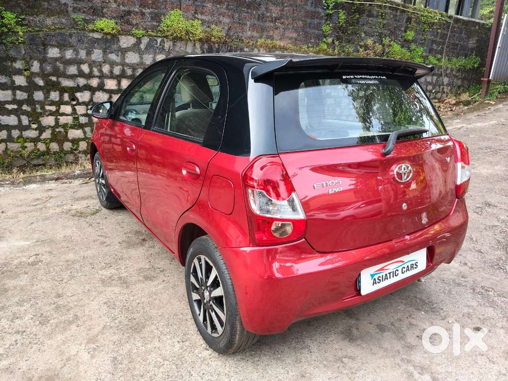 Toyota Etios Liva V Dual Tone, 2016, Petrol
