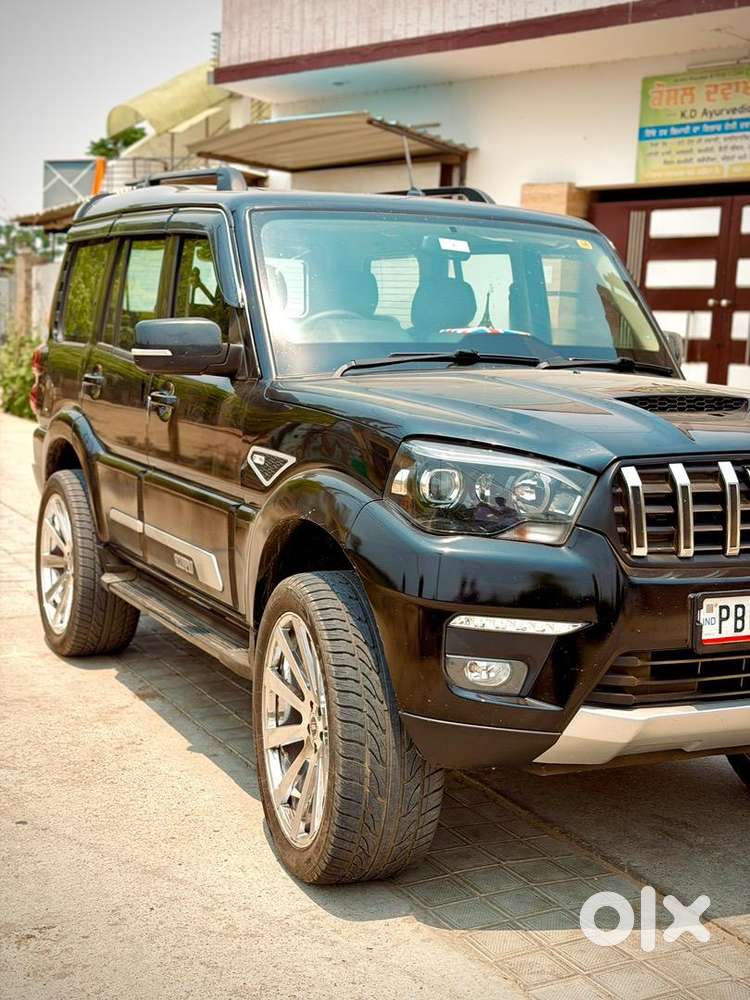 Mahindra Scorpio Classic 2025 Diesel 14000 Km Driven