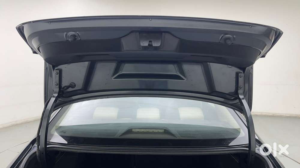 Skoda Slavia Ambition 1.0l Tsi At, 2022, Petrol