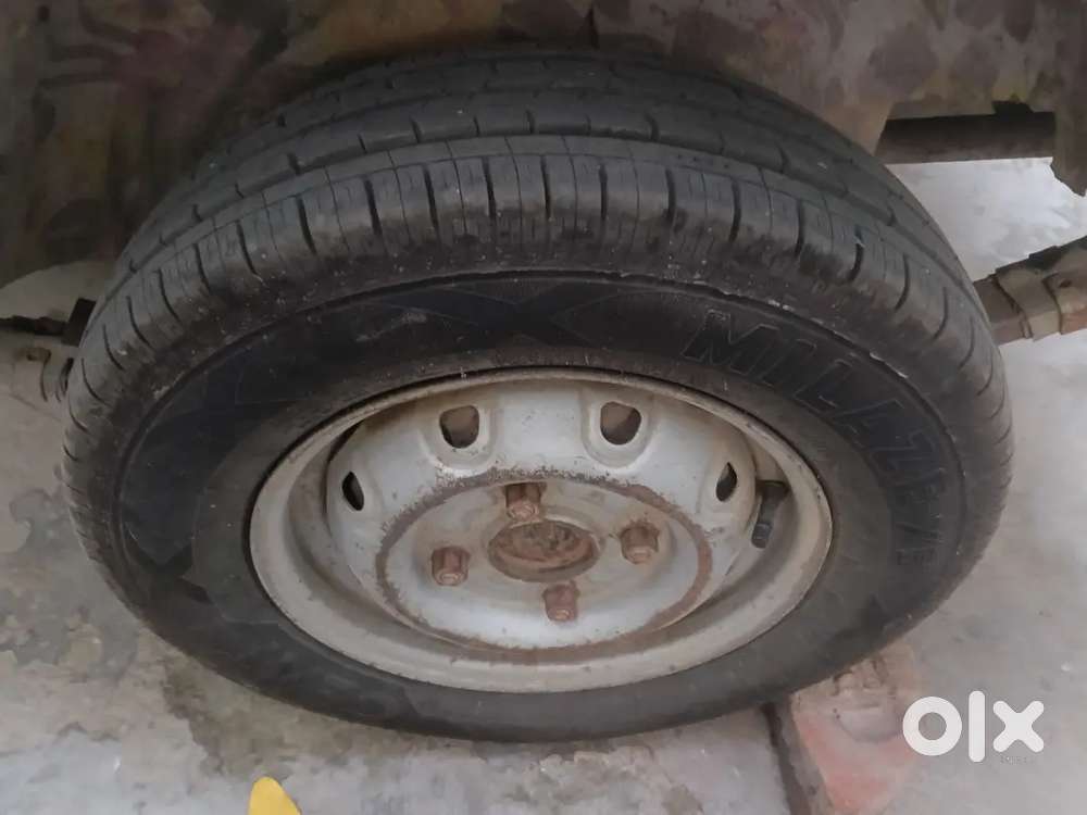 वास्तविक खरीदार ही संपर्क करें। बैटरी/एक टायर एकदम नई है9058एक दो 8444