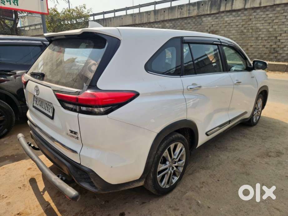 Toyota Innova Hycross, 2023, Diesel