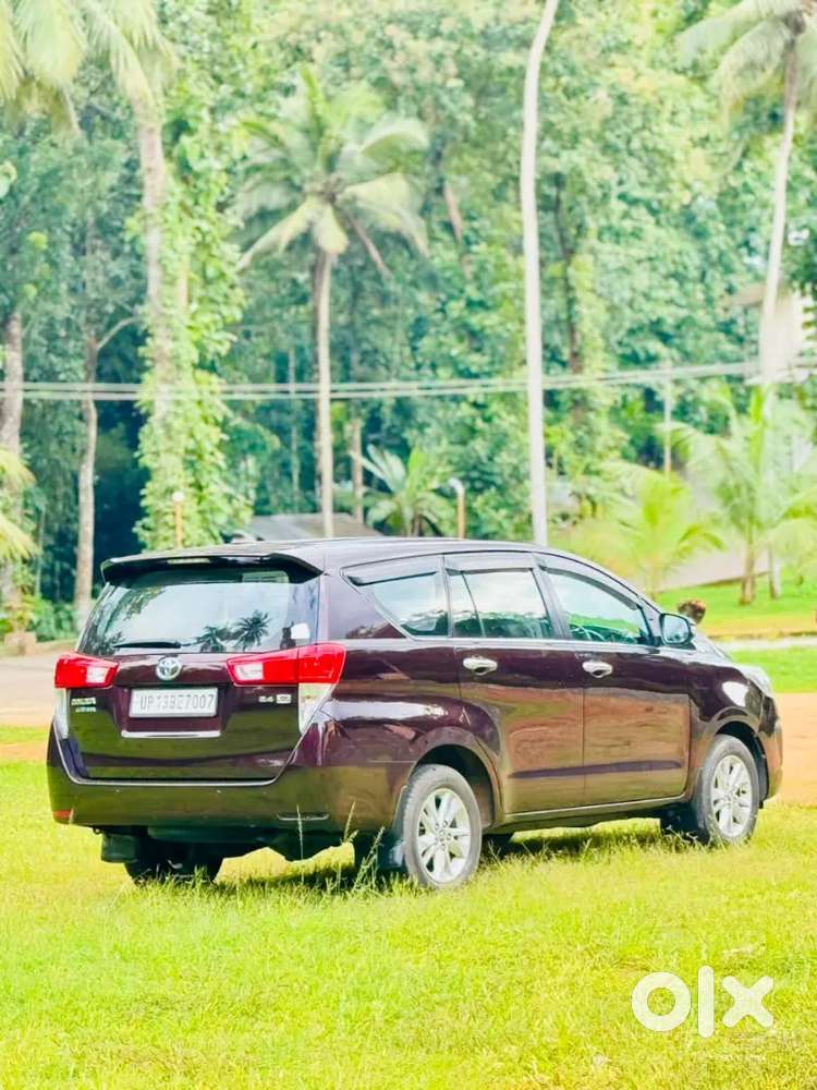 2018 Innova Crysta V