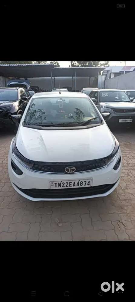 Tata Altroz 2023 Xm Petrol(white) 15k Kms Driven + Single Owner