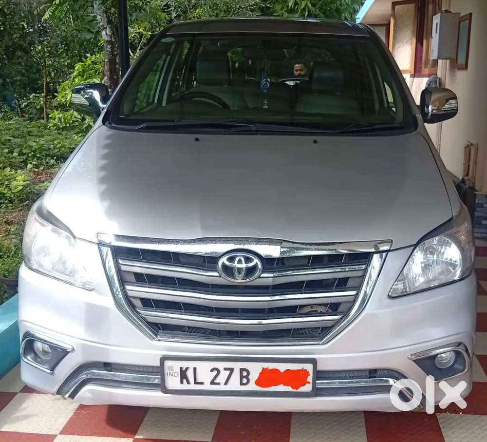 Toyota Innova 2.5 V 7 2011