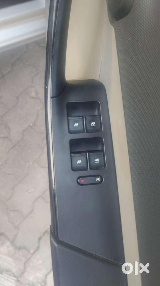 Tata Tiago 1.2 Revotron Xt, 2017, Petrol