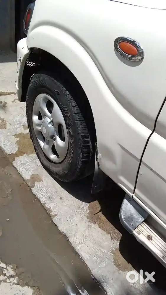 Mujche Gari Bechna Hai