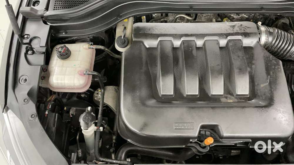 Mahindra Xuv700 2.0 Ax 5 Petrol Mt 7 Str, 2025, Petrol