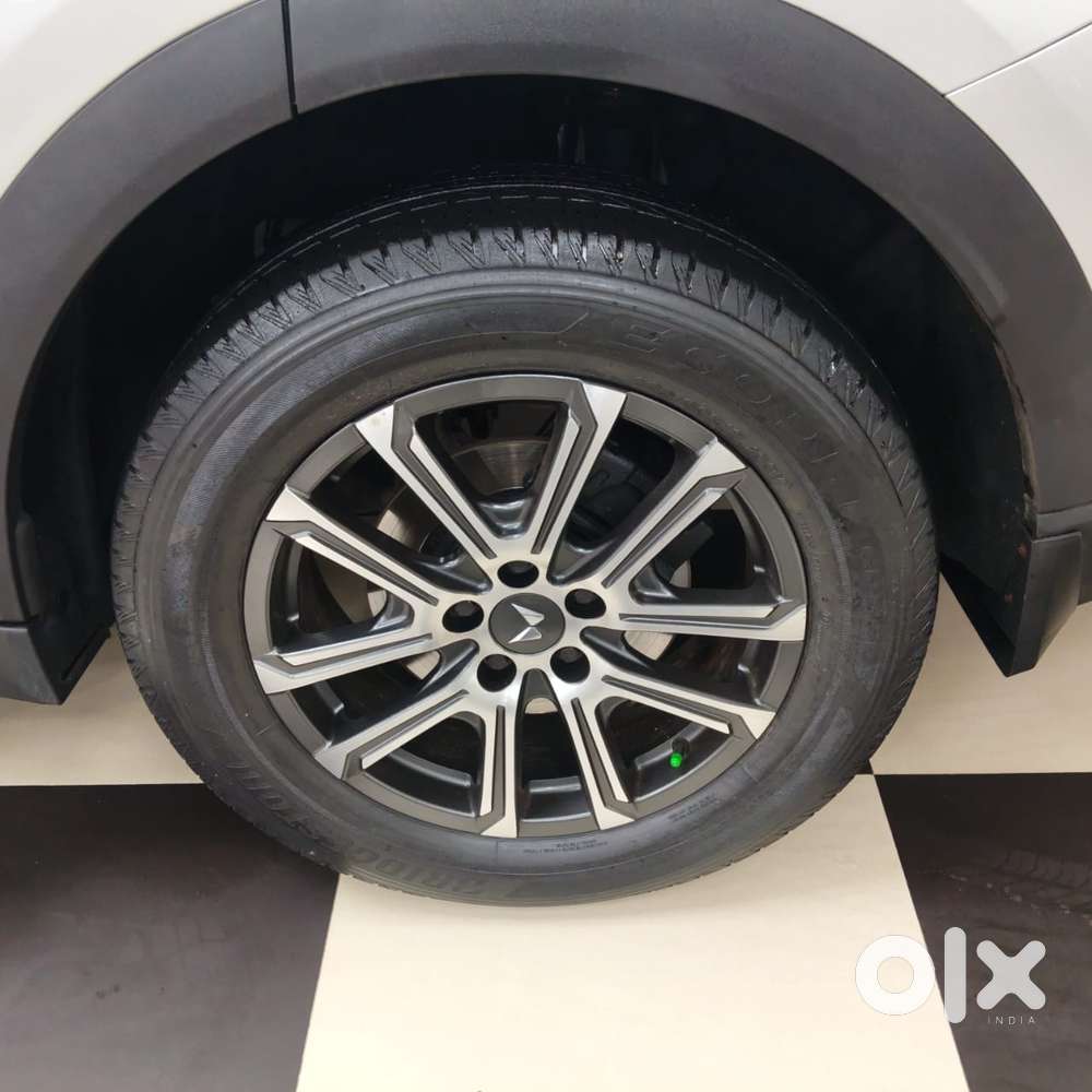 Mahindra Xuv700 2.0 Ax 7 Petrol At Luxury Pack Str, 2023, Petrol