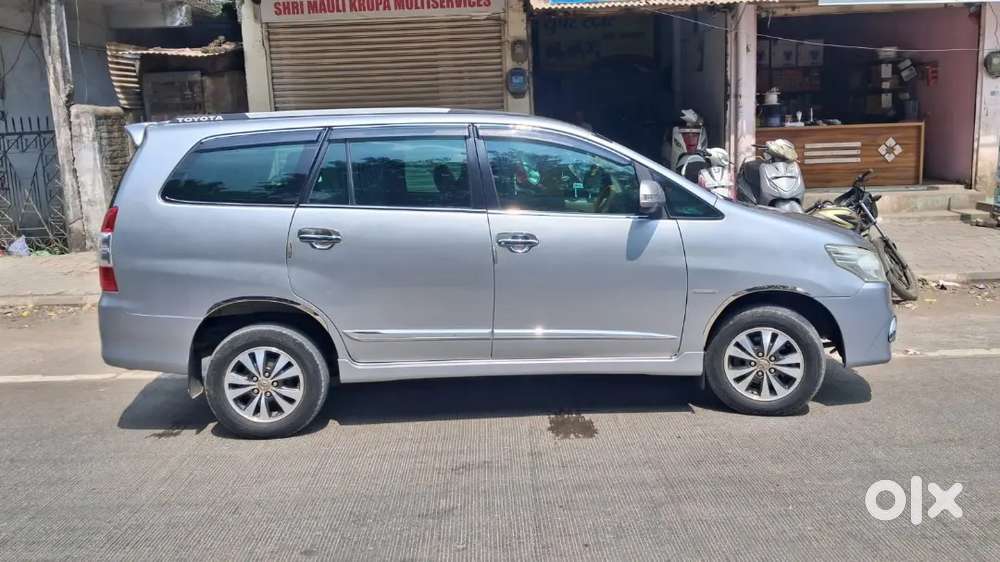 Toyota Innova V 2015