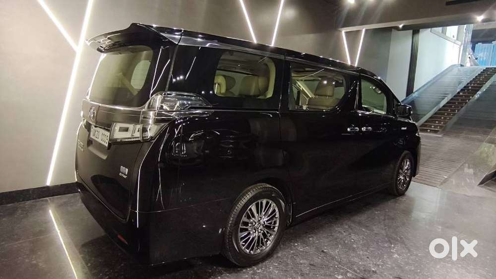 Toyota Vellfire 2.5 Executive Lounge, 2022, Petrol