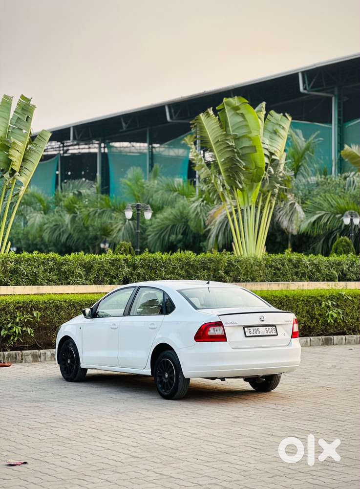 Skoda Rapid 1.5 Elegance Tdi Mt, 2015, Diesel