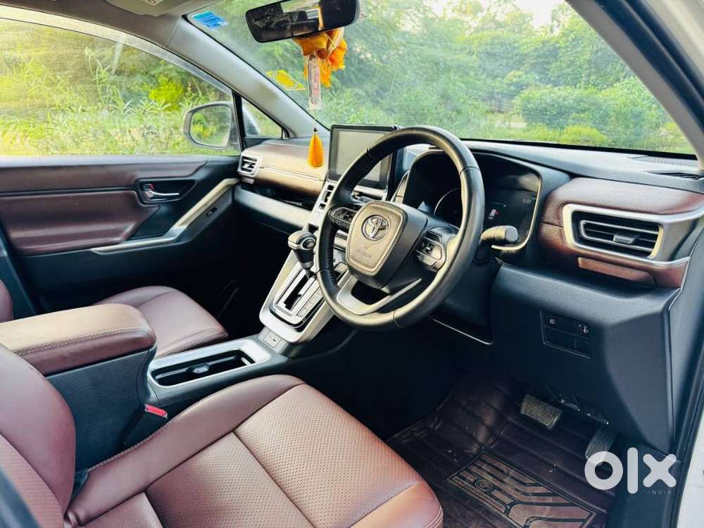 Toyota Innova Hycross 2.0 Vx Hybrid 7 Str, 2023, Petrol