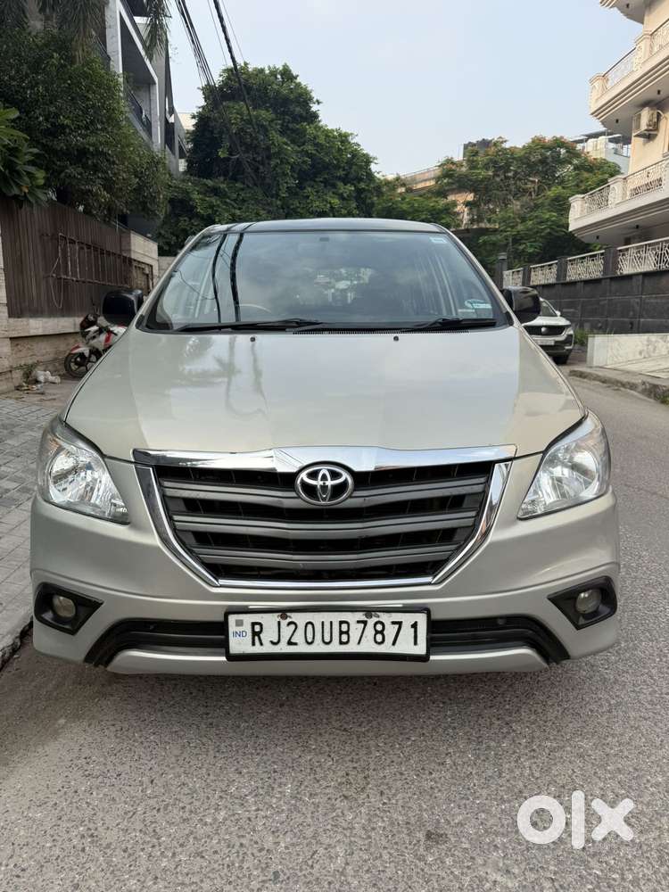 Toyota Innova 2.5 G (diesel) 8 Seater Bs Iv, 2015, Diesel