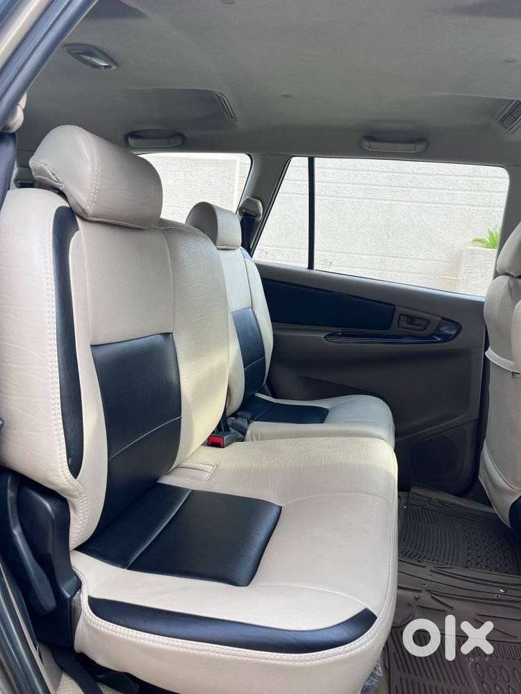 Toyota Innova 2.5 G (diesel) 8 Seater, 2015, Diesel