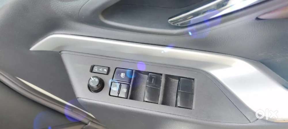 Toyota Innova Hycross 2.0 Vx Hybrid 7 Str, 2025, Petrol