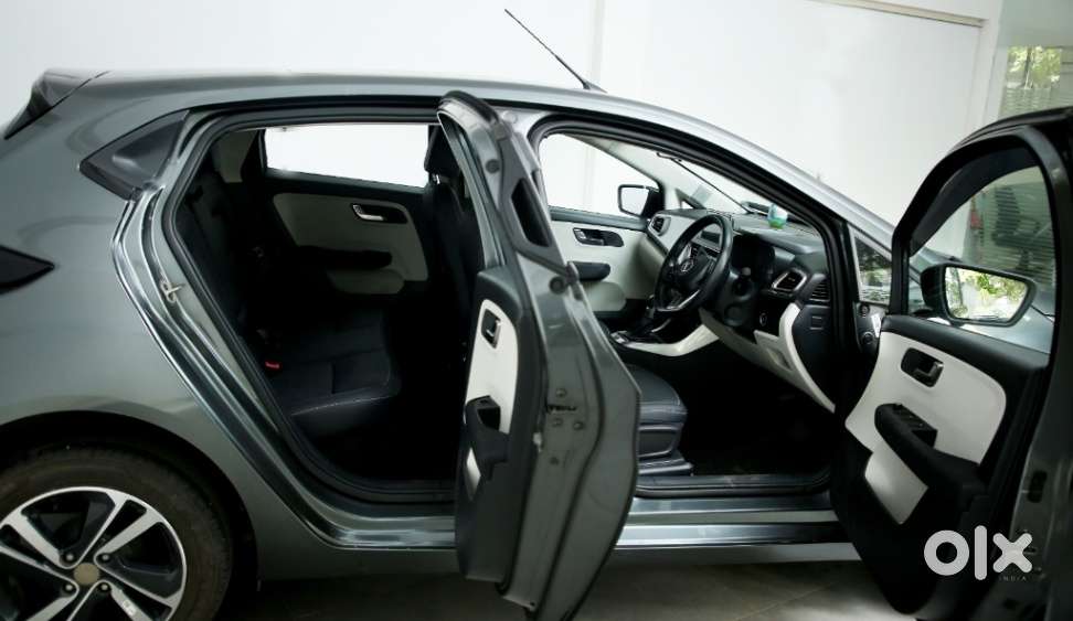 Tata Altroz 1.2 Xza Plus, 2023, Petrol