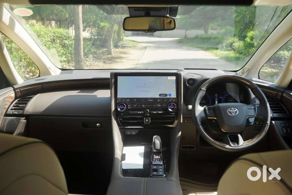 Toyota Vellfire Vip – Executive Lounge, 2025, Petrol