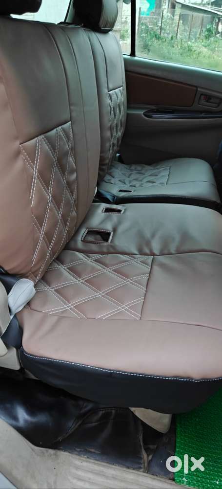 Innova 2.5 G 8 Seater