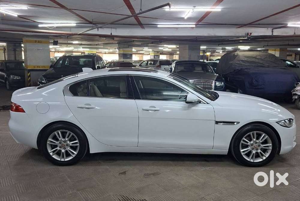 Jaguar Xe Portfolio, 2016, Petrol