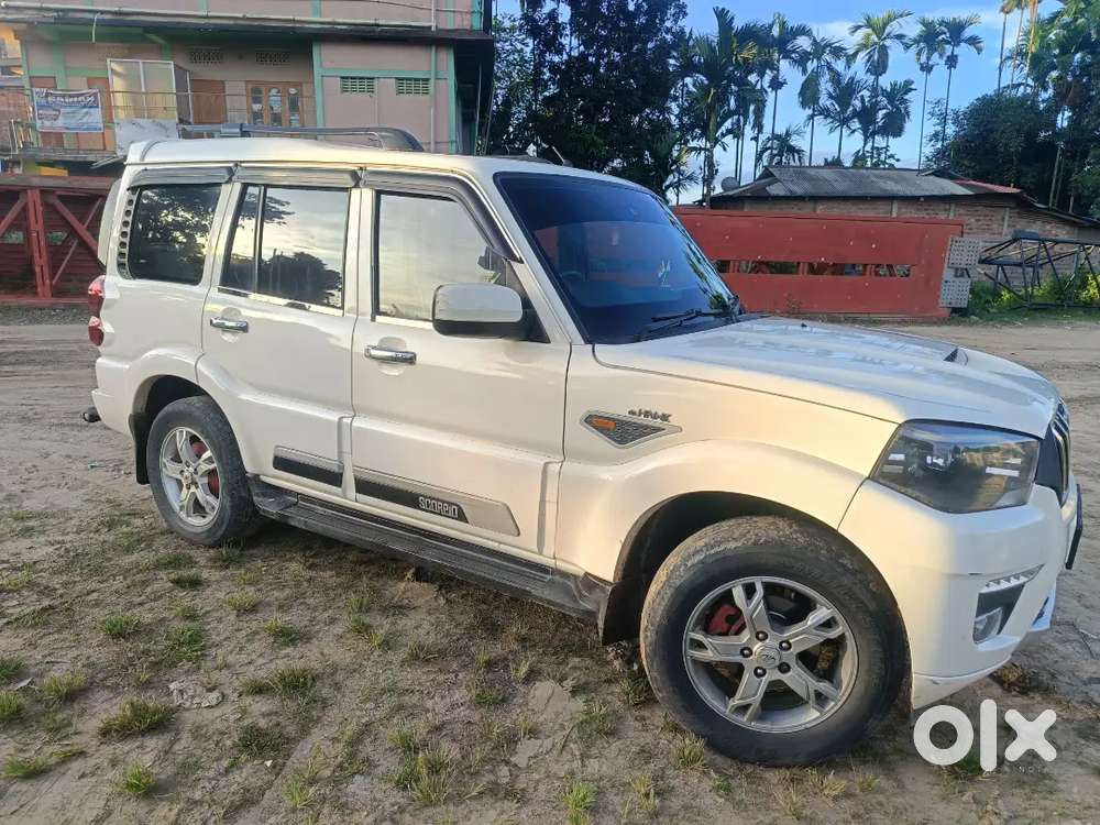Mahindra Scorpio S10