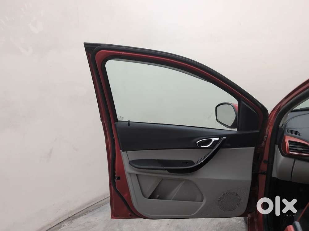 Tata Tiago Xza, 2018, Petrol