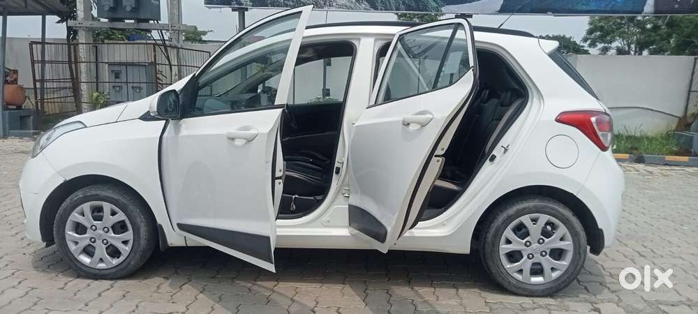 Hyundai Grand I10 Sportz, 2016, Petrol