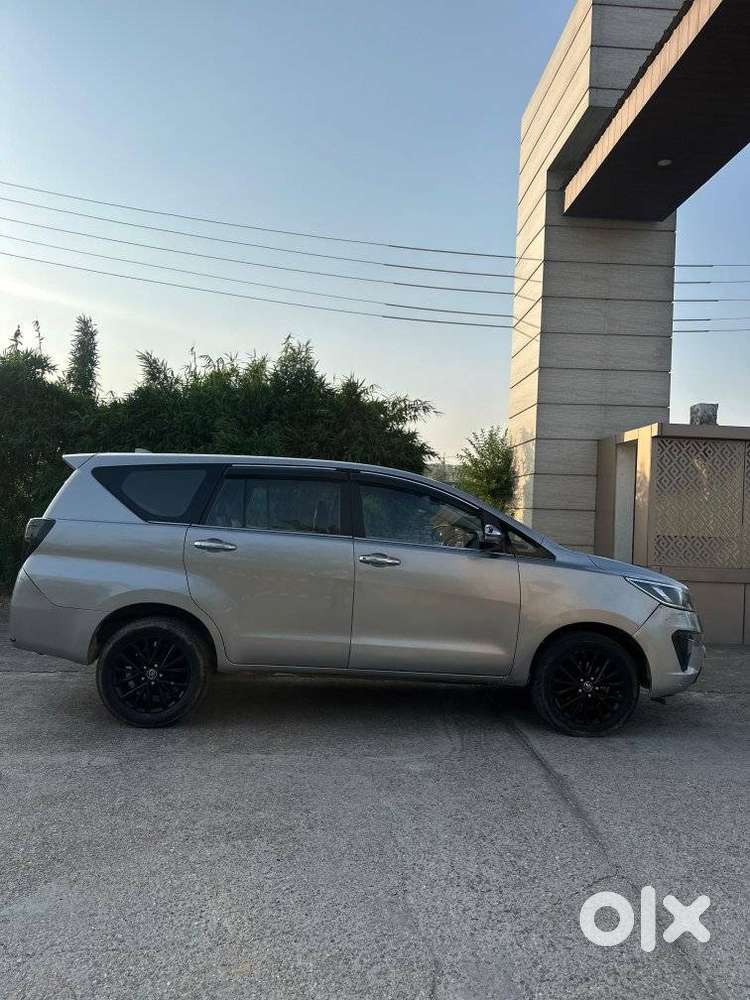 Toyota Innova Crysta 2.4 G Mt 7 Str, 2017, Diesel