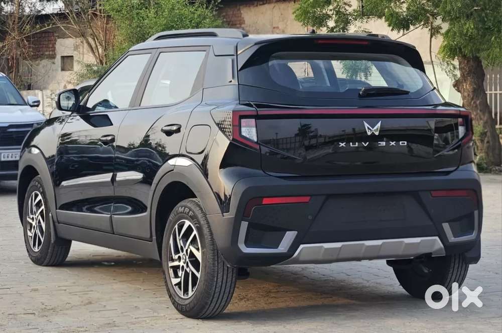 Mahindra Xuv 3xo Ax5 Pm Mt, 2024, Petrol