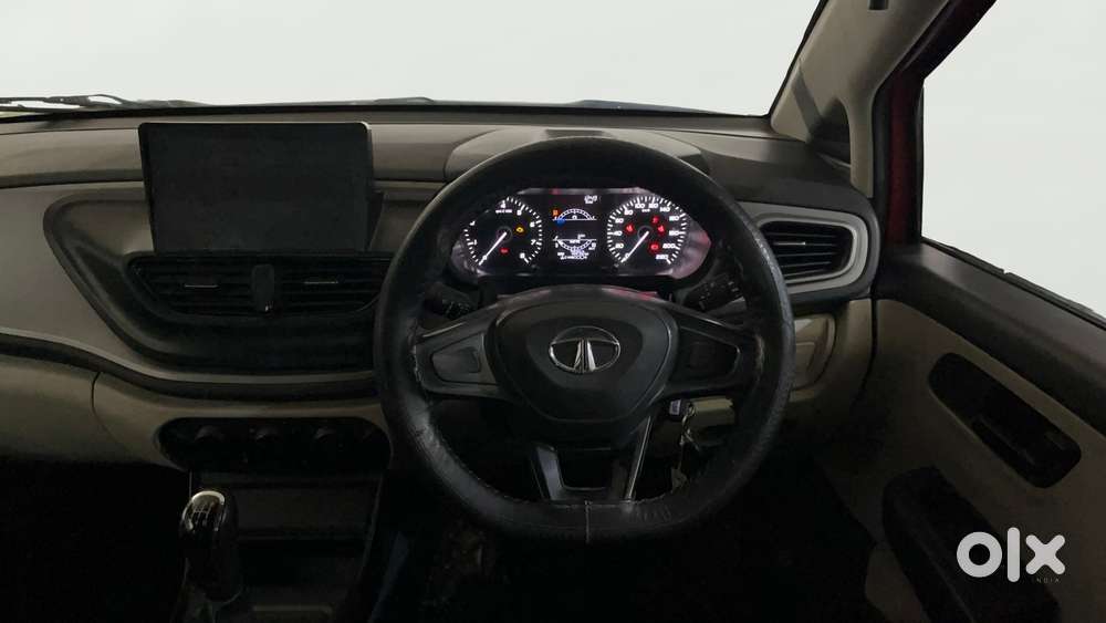 Tata Altroz 1.2 Xe, 2021, Petrol