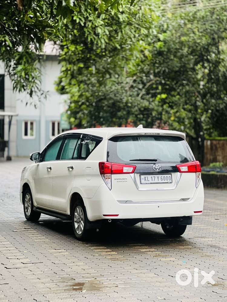 Toyota Innova Crysta 2.4 G Mt 7 Str, 2023, Diesel