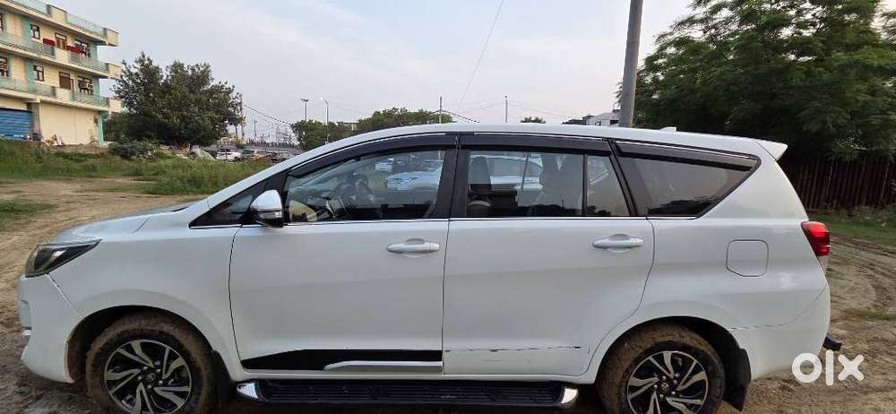 Toyota Innova Crysta [2020-ongoing] 2.4 Gx 8 Str, 2025, Diesel