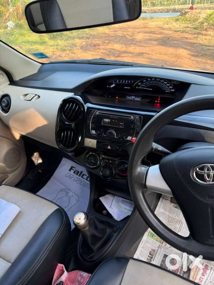 Toyota Etios Liva V Dual Tone, 2018, Petrol