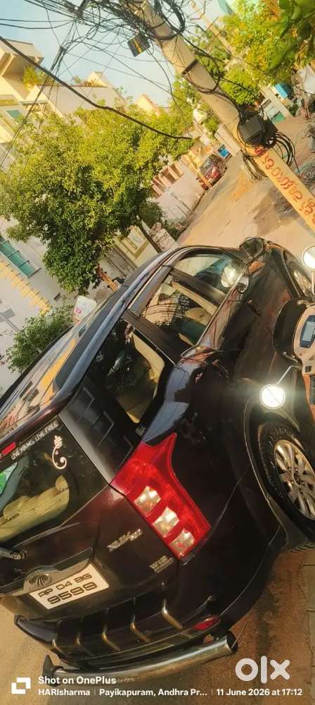 Mahindra Xuv500 W10 Automatic 2017 Diesel 137000 Km Driven