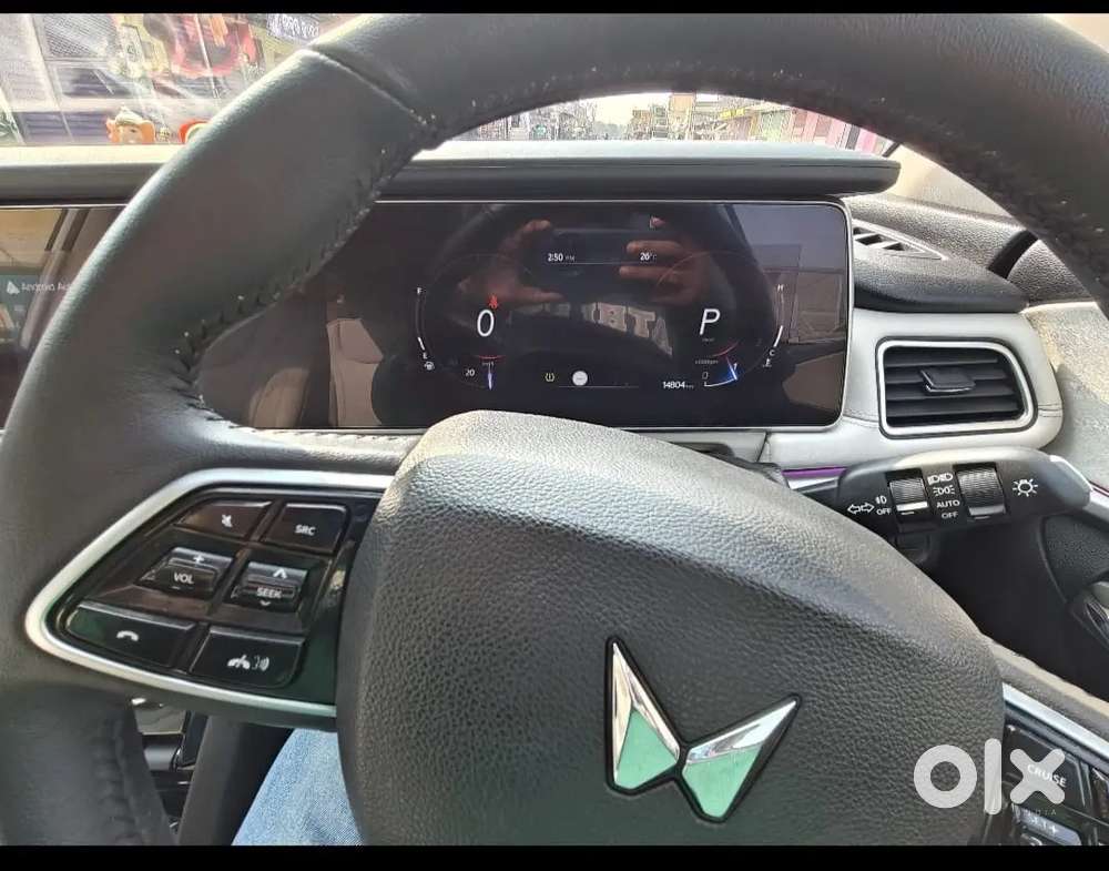 Mahindra Xuv700 2024 Petrol 14000 Km Driven