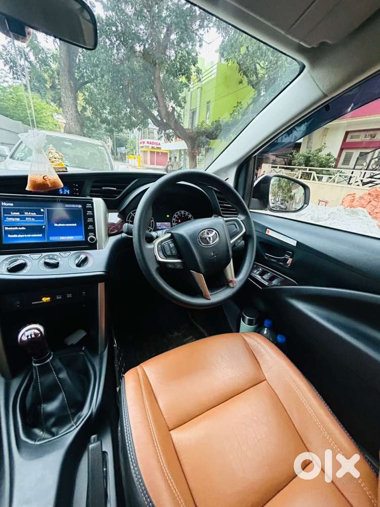 Toyota Innova Crysta 2025
