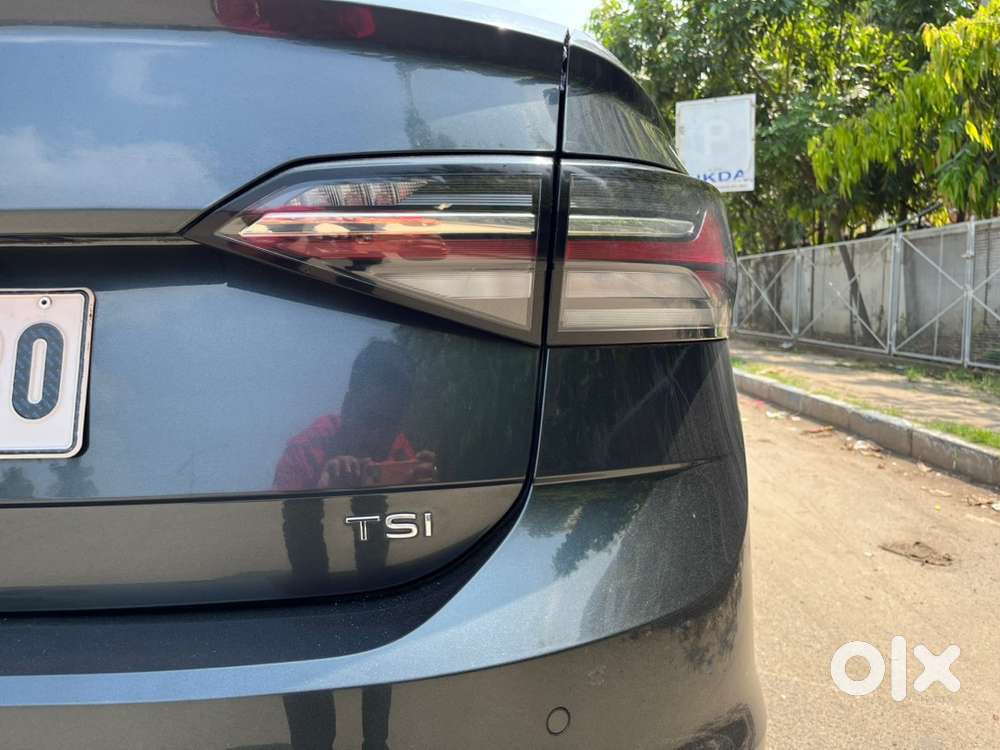 Volkswagen Virtus Highline Plus 1.0 Tsi Mt Less Driven Car