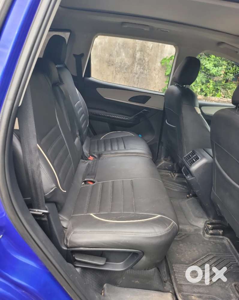 Mahindra Xuv700 2.0 Ax 5 Petrol Mt 7 Str, 2022, Petrol