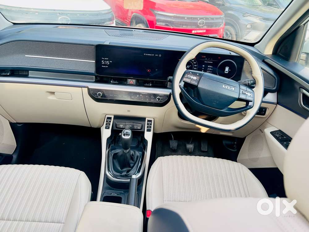 Kia Carens Clavis, 2025, Petrol