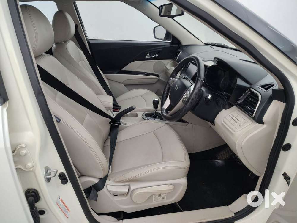 Mahindra Xuv300 1.2 W8 (o) Amt Petrol, 2023, Petrol