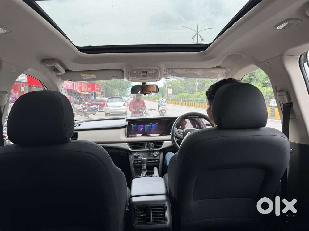Mahindra Xuv700 2.2 Ax 5 Diesel At Str, 2023, Diesel