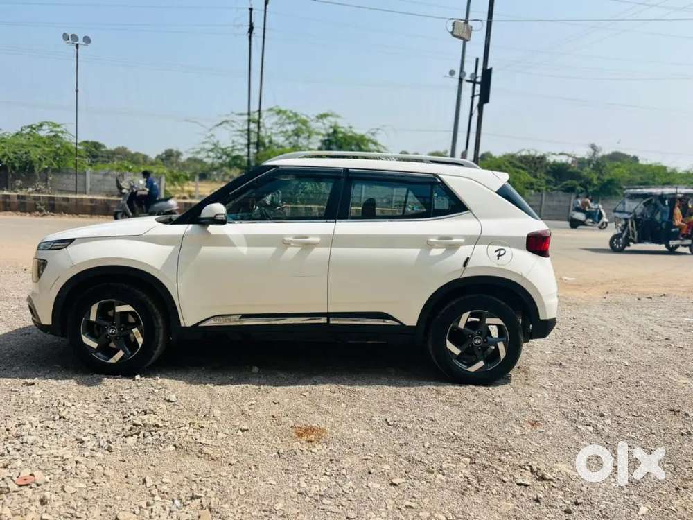Hyundai Venue 2024 Petrol 84000 Km Driven