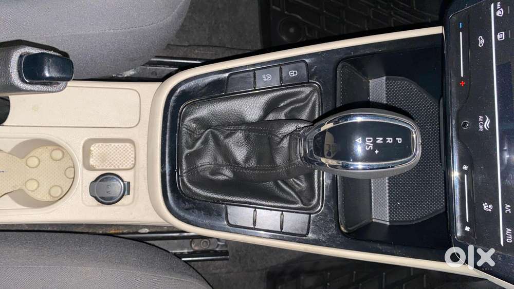 Skoda Slavia 1.0 Ambition Tsi At, 2023, Petrol