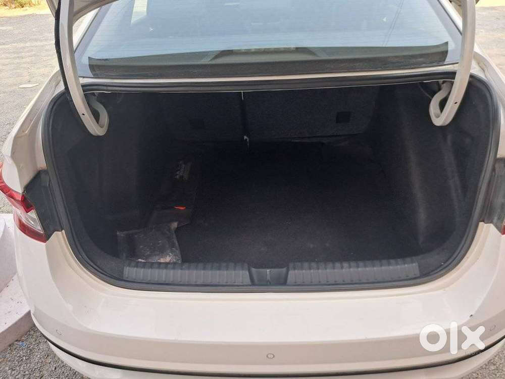 Skoda Slavia 1.0 Ambition Tsi, 2023, Petrol