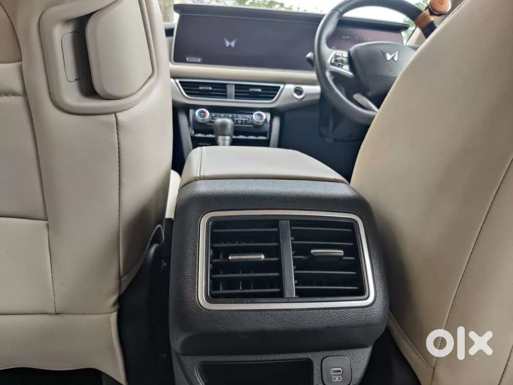 Mahindra Xuv700 2.2 Ax 7 Diesel At Luxury Pack Str Awd, 2022, Diesel
